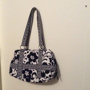 Vera Bradley quilted bag B&W. Wide opening